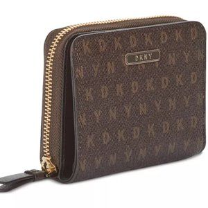 NWT DKNY Bryant signature wallet